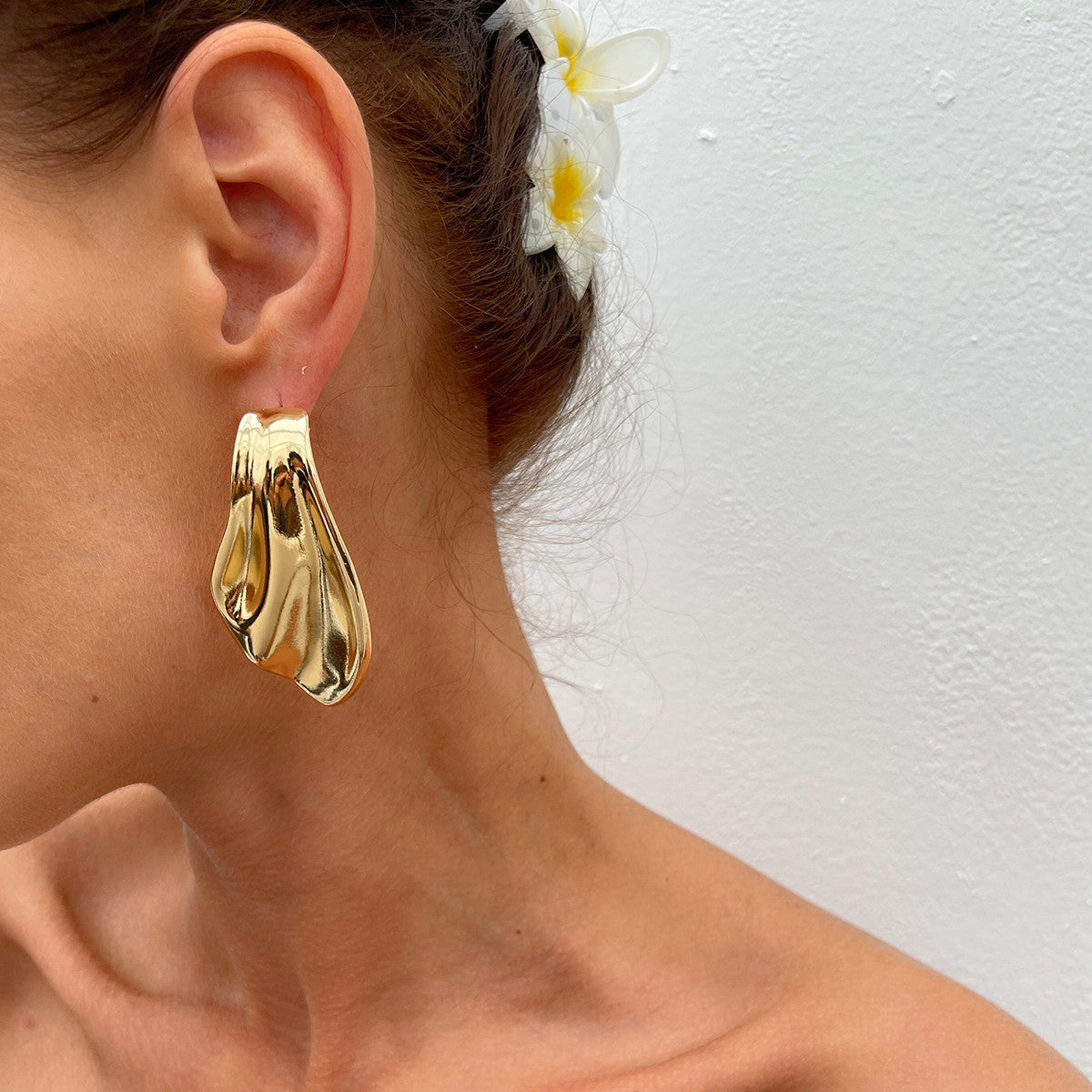 Noir Crinkle Geometry Studs