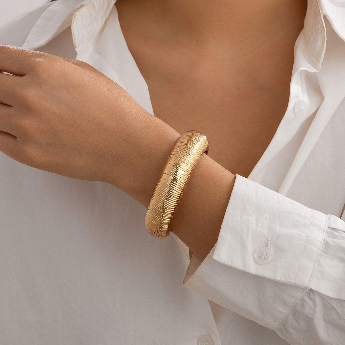 Aurion Sculpted Spring Bangle