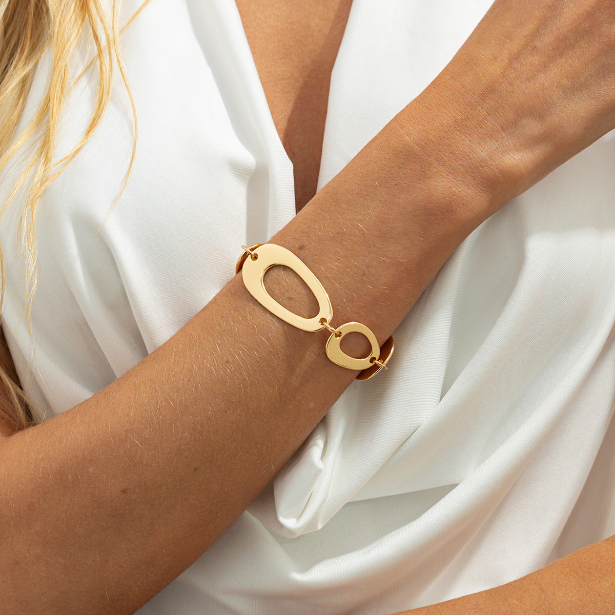 Gold O-Ring Hollow Chain Jewelry Set