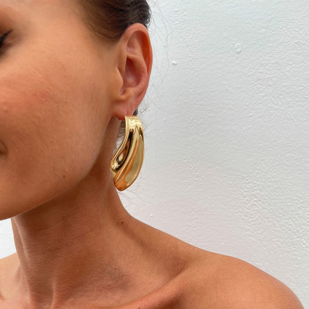 Noir Crinkle Geometry Studs